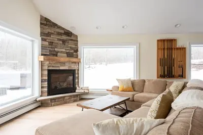 Image de Ski Mountain Chalet w / Hot tub, cheminée, salle de jeux -Windham Mountain