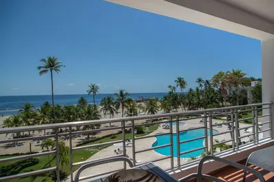 Image de Scène de plage à la mode dans un condo évasion sur la plage