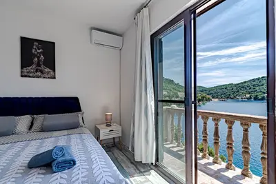 Image de Appartement d'une chambre prés de la plage Ubli, Lastovo (A-16599-a)