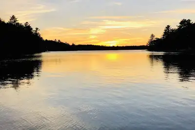 Image de Incroyable maison de vacances au bord de l'eau à Muskoka sur le lac Sixmile