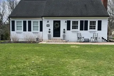 Image de Maison rénovée de Newley sur un terrain d'angle.