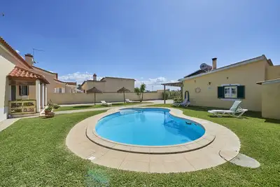 Image de Maison De Campagne - Piscine Privée Animaux Fruits
