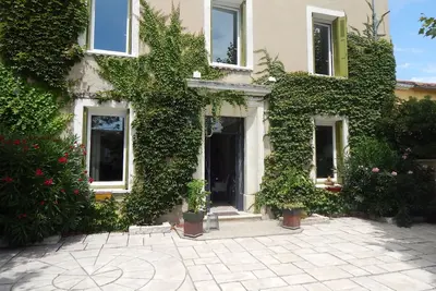 Image de Maison de caractère avec jardin piscine