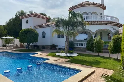Belle villa avec piscine privée à Miami platja!