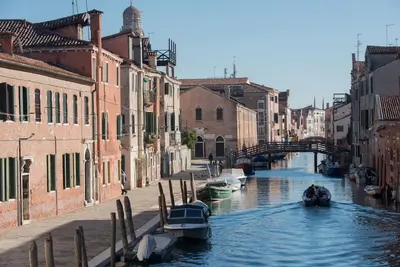Image de Appartement lumineux avec vue sur le canal au rez-de-chaussée