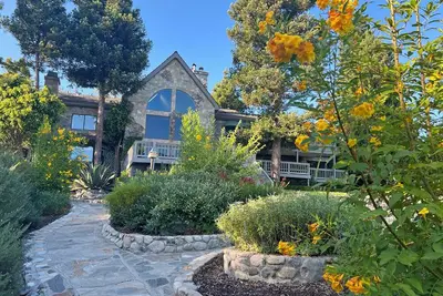 Image de Majestueux domaine surplombant Paradise Cove