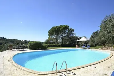 Image de Villa Fanciulla: Une splendide villa en pierre de trois étages.