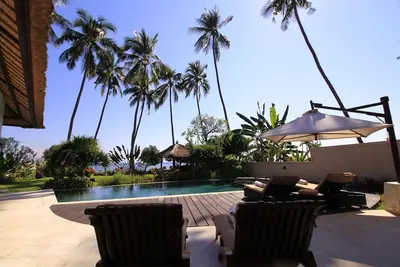 Image de Votre villa de rêve sur la côte Nord de Bali, les pieds dans l'eau