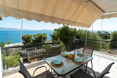 Image de Lake and Sea House! !
