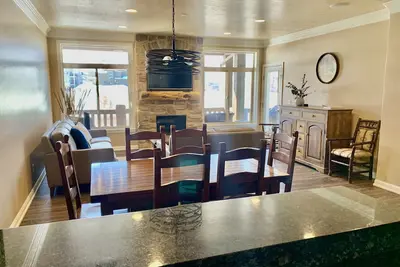 Image de Lakeside Resort Condo sur Pineview Reservoir avec vue sur Snowbasin et bain à remous privé