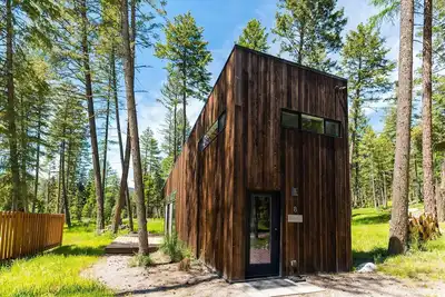 Image de Petite maison moderne dans les bois (The Blackfoot)