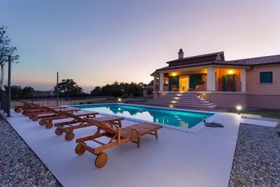 Image de Villa avec piscine au calme