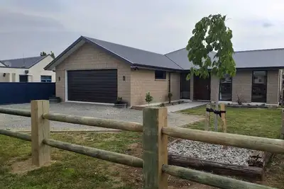 Image de Tout neuf, spacieux, moderne, familial, très bien situé, avec aire de jeux