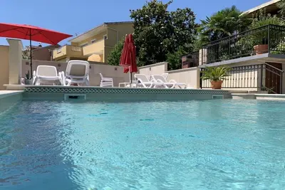 Image de Bel appartement de deux chambres avec piscine