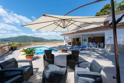 Image de Belle villa Finca Canyamel à Canyamel pour 6 personnes avec piscine et vue sur la mer, terrasse.