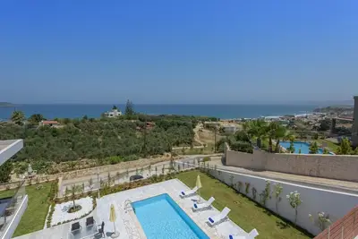 Image de 500mt de la plage ★ Piscine chauffée + hydromassage ★ Vue sur la mer ★ Promenade au marché / restaurants / bar