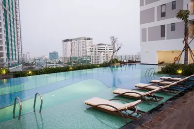 Image de Piscine à débordement gratuite + salle de gym Appartement Towntown près du marché de Benthanh