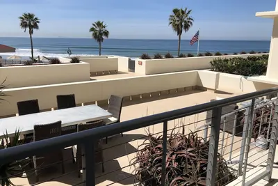 Image de Condo Coronado Shores 2br / 2ba de luxe en front de mer avec grande terrasse, immeuble La Sierra