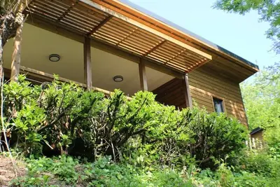 Image de Chalet bois dans petit camping 3 étoiles
