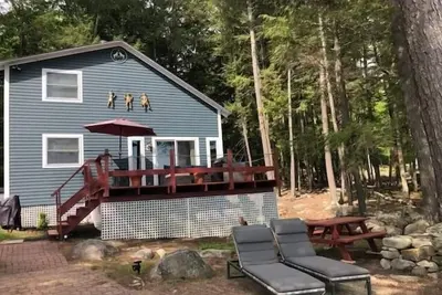 Image de Lac Winnipesaukee, cottage de Little Bear Island avec quai partagé