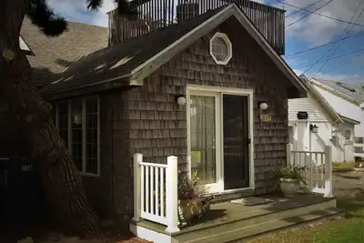 Image de Étapes de chalets privés à la Plage-seulement quatre maisons arrière des dunes et océan