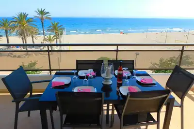 Image de Appartement première ligne de plage, vue mer, Salatar, Roses