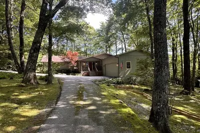 Image de Apple Lodge - chalet de deux chambres / trois salles de bain avec un accès facile à la ville.