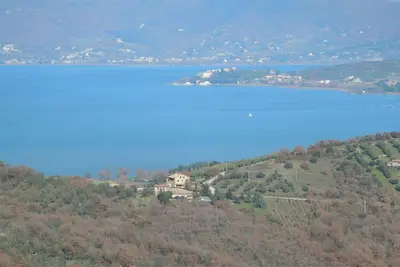 Image de Panicale - Appartement dans une ancienne ferme, campagne au calme, piscine, vue sur le lac.