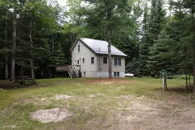 Image de Le chalet sur Pine Ln @ Hemlock Hills sur Mill Pond, près de Sunken Lake avec 2 kayaks