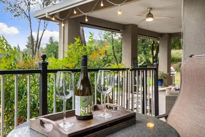 Image de Relax dans la communauté fermée la plus prestigieuse de North Auburn