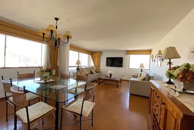 Image de Grand appartement familial avec les meilleures vues sur les montagnes et la ville