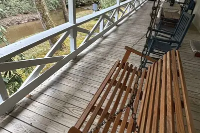 Image de C'est plus frais au bord de l'eau! Parfait pour 2-8, long porche couvert surplombe le cours d'eau