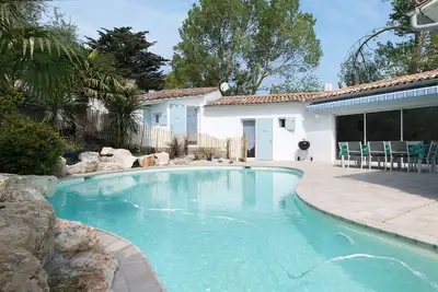 Image de Très belle villa avec piscine chauffée à 100m de la plage!
