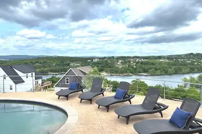 Image de Maison de luxe Lakeview. Piscine PRIVÉE, solarium, planchers chauffants, incroyable!