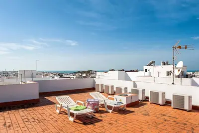 Image de Appartement climatisé très bien situé avec terrasse sur le toit et Wi-Fi ; animaux acceptés