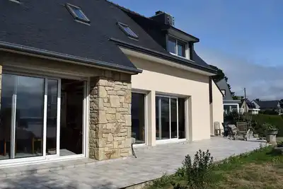 Image de Grande maison à Trébeurden avec Wifi, vue mer, jardin et Bbq, 900m de la plage, 9 pers