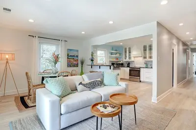 Image de Nouvellement rénové Beach Home, parfait pour votre escapade Tybee!