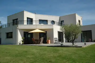 Image de Villa moderne dans un grand jardin Ă quelques minutes de la mer