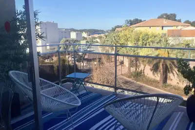 Image de Studio meublé 2 couchage Le Brusc vue mer, plage et port à pieds