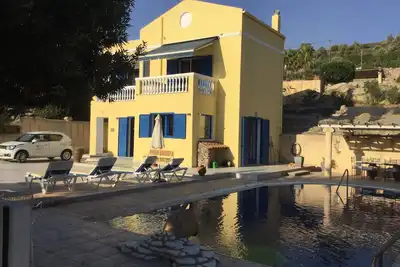 Image de Villa Helios avec piscine privée, location de voiture * et pack de bienvenue inclus dans le prix.