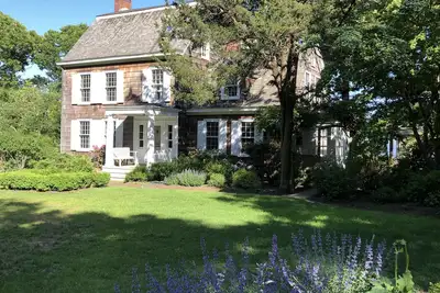 Image de Beachfront Classic Home, avec plage privée