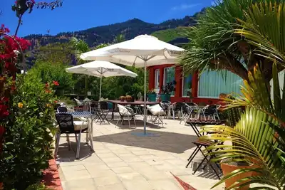 Image de Luxury Villa Sleeps 8 + 4 Chambres Air Contioning / 6 Salle de bains / Campagne