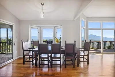 Image de Top of the World Vue incroyable sur les montagnes!