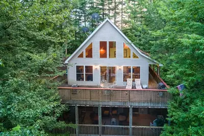 Image de Caribou Lodge: maison de montagne personnalisée près de la région des caissiers / Glenville