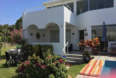 Image de Beach House in Asia - Promenade sur Boulevard et Cayma Beach!