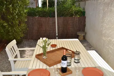 Image de 1ère ligne de la mer, jardin, calme, en centre ville