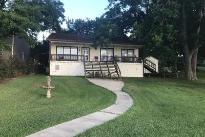 Image de Lakefront, 3br, 1 1/2 bains, 8 couchages + pĂŞche au large de la cloison