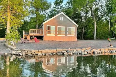 Image de Lake Front Vacation Home (Sunsets! )