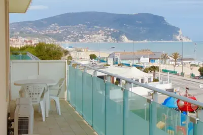 Image de M062 - Marcelli, seafront penthouse