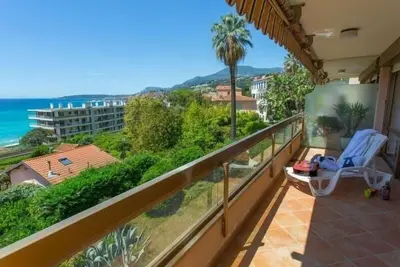 Image de Appartement moderne avec terrasse, parking et WiFi